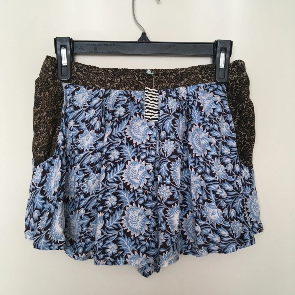 NWT Kimchi Blue Botanical Floral Shorts Skirt size S